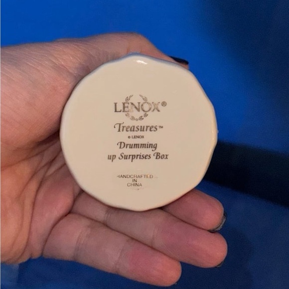 NIB Lenox Treasures “Drumming Up Surprises” Snowman Box with Trinket / Charm - Picture 5 of 5